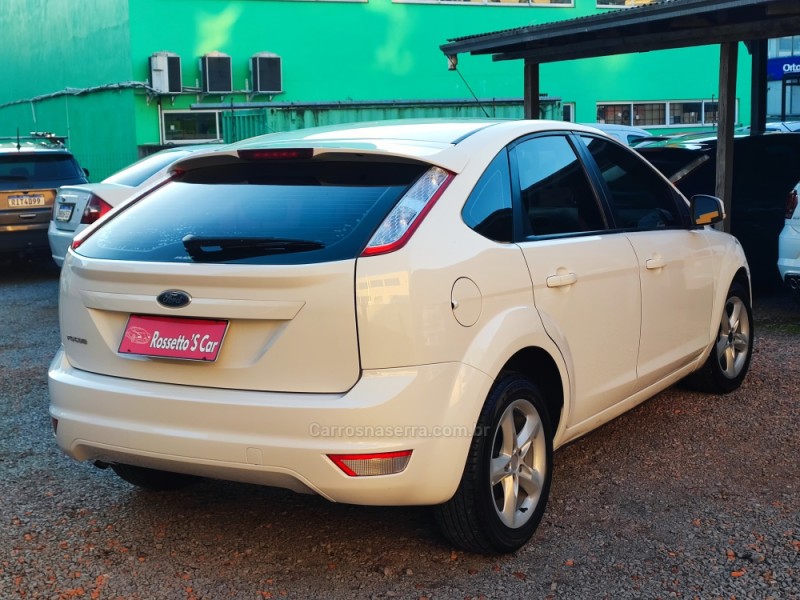 FOCUS 1.6 GLX 16V FLEX 4P MANUAL - 2011 - FARROUPILHA