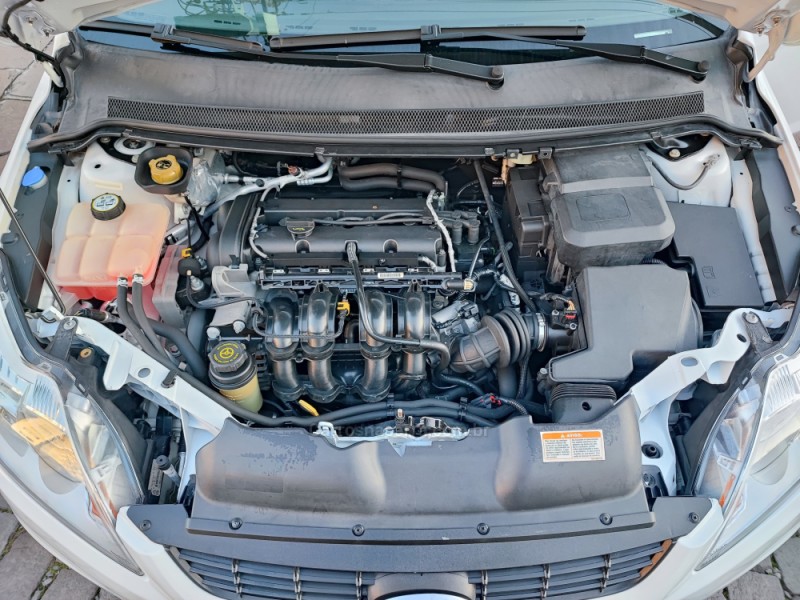 FOCUS 1.6 GLX 16V FLEX 4P MANUAL - 2011 - FARROUPILHA