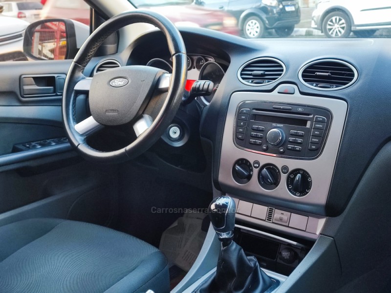 FOCUS 1.6 GLX 16V FLEX 4P MANUAL - 2011 - FARROUPILHA