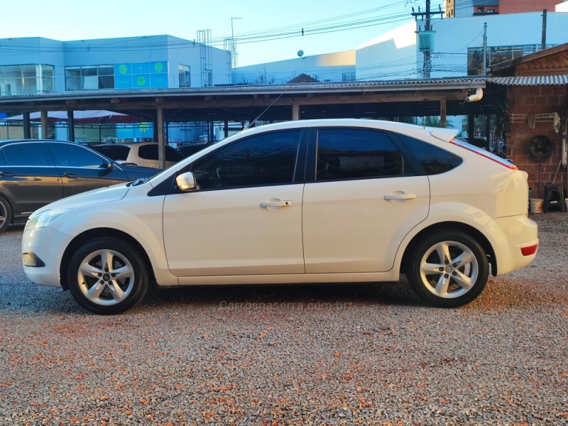 FOCUS 1.6 GLX 16V FLEX 4P MANUAL - 2011 - FARROUPILHA