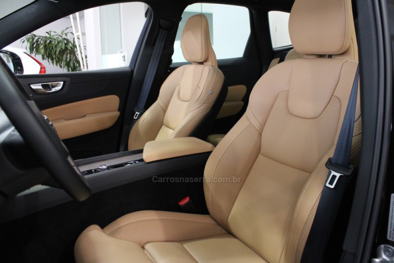 XC60 2.0 T8 RECHARGE ULTRA AWD HIBRIDO 4P AUTOMÁTICO - 2025 - CAXIAS DO SUL