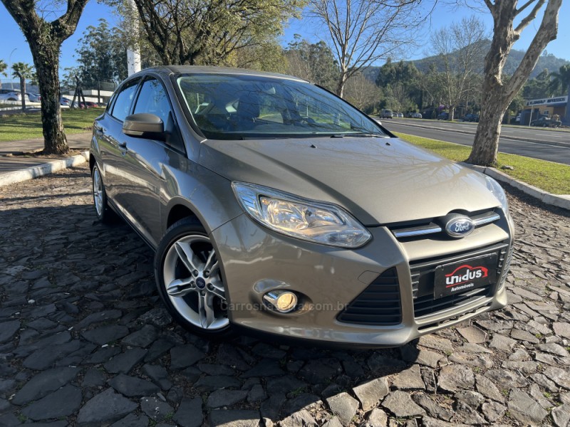 FOCUS 2.0 SE HATCH 16V FLEX 4P AUTO - 2015 - DOIS IRMãOS