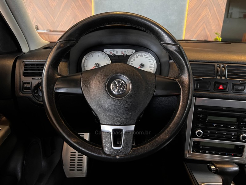 GOLF 2.0 MI BLACK EDITION 8V FLEX 4P TIPTRONIC - 2013 - CAMPO BOM