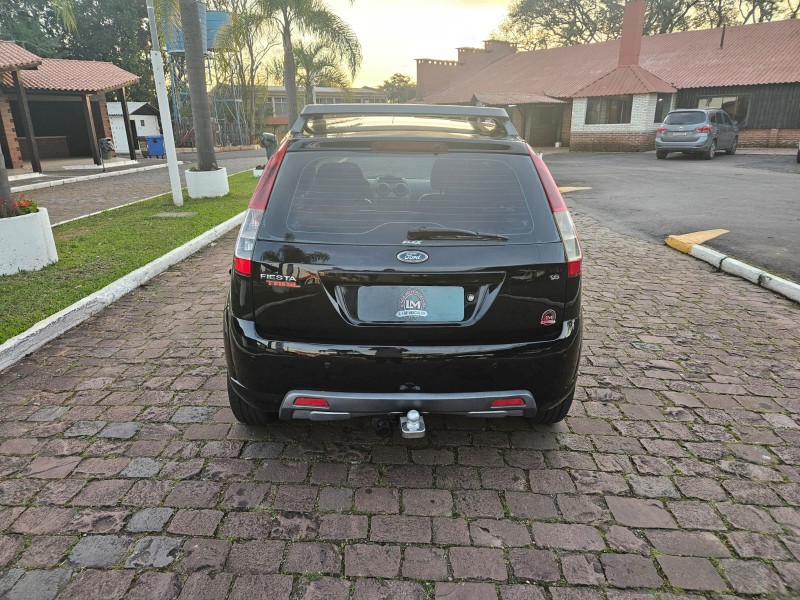 FIESTA 1.6 MPI TRAIL HATCH 8V FLEX 4P MANUAL - 2009 - VENâNCIO AIRES