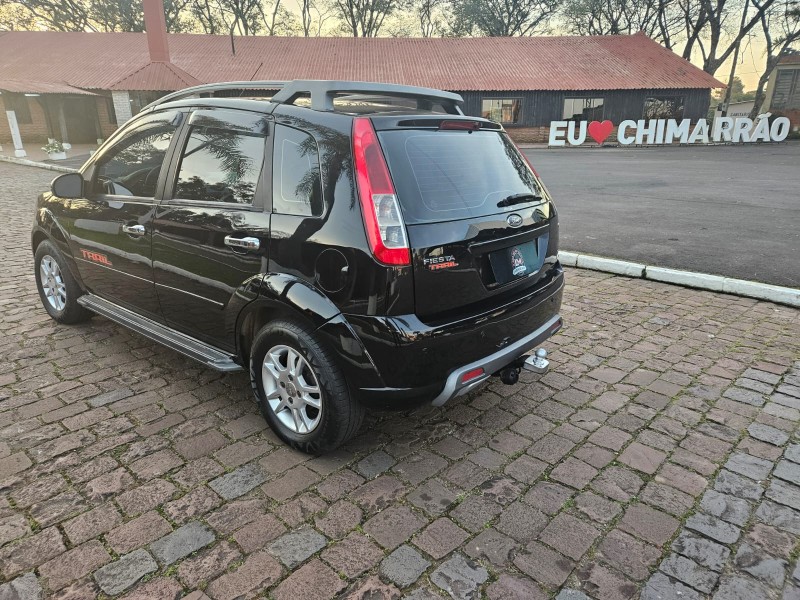 FIESTA 1.6 MPI TRAIL HATCH 8V FLEX 4P MANUAL - 2009 - VENâNCIO AIRES
