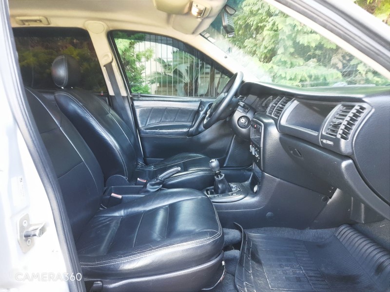 VECTRA 2.0 MPFI EXPRESSION 8V FLEX 4P MANUAL - 2005 - FARROUPILHA