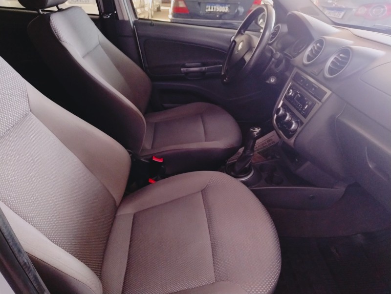 VOYAGE 1.0 MI 8V FLEX 4P MANUAL - 2011 - SãO SEBASTIãO DO CAí