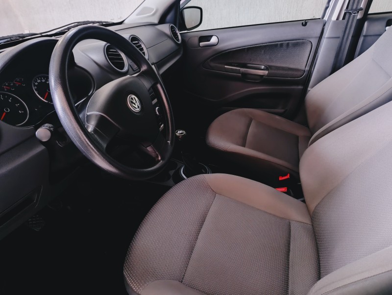 VOYAGE 1.0 MI 8V FLEX 4P MANUAL - 2011 - SãO SEBASTIãO DO CAí