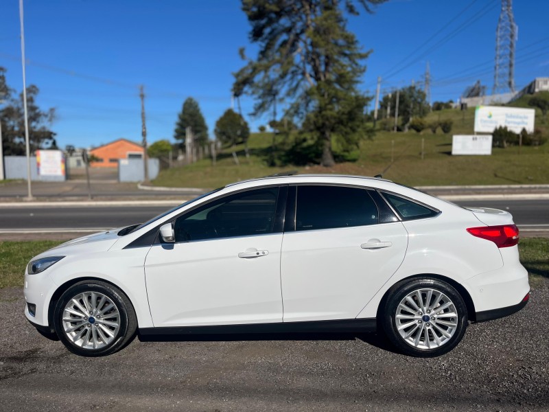 FOCUS 2.0 TITANIUM PLUS SEDAN 16V FLEX 4P AUTOMÁTICO - 2017 - FARROUPILHA