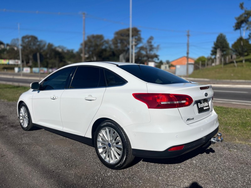 FOCUS 2.0 TITANIUM PLUS SEDAN 16V FLEX 4P AUTOMÁTICO - 2017 - FARROUPILHA