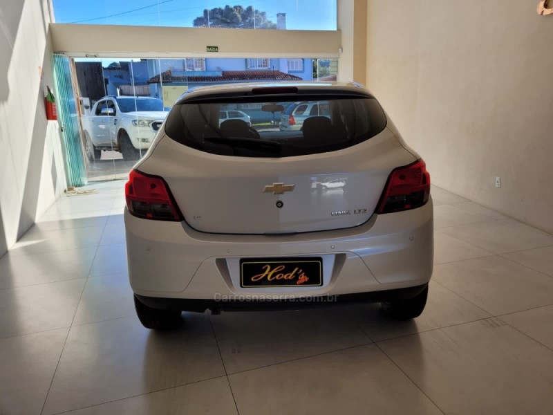 ONIX 1.4 MPFI LTZ 8V FLEX 4P MANUAL - 2015 - CANELA