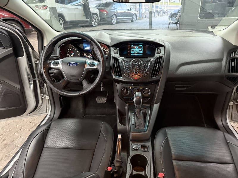FOCUS 2.0 SE PLUS SEDAN 16V FLEX 4P AUTOMÁTICO - 2014 - CAXIAS DO SUL