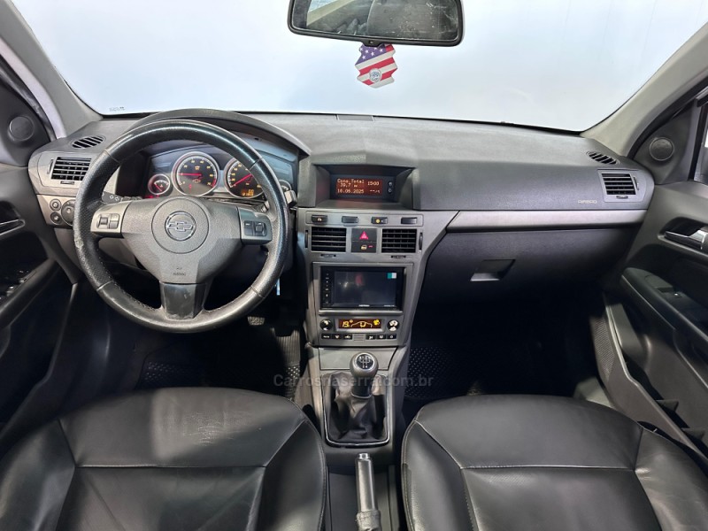 VECTRA 2.0 MPFI GT-X HATCH 8V FLEX 4P MANUAL - 2009 - VACARIA