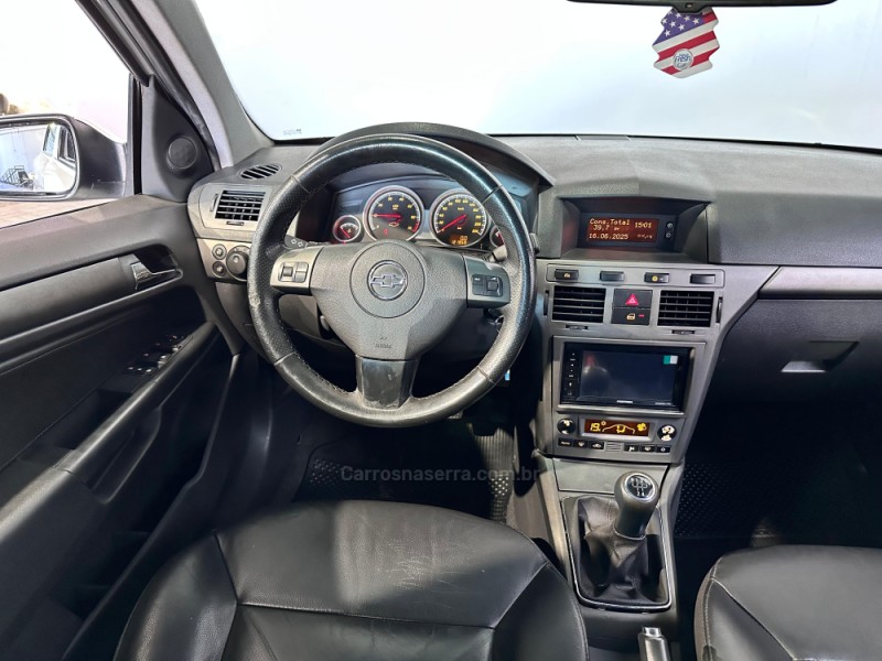 VECTRA 2.0 MPFI GT-X HATCH 8V FLEX 4P MANUAL - 2009 - VACARIA