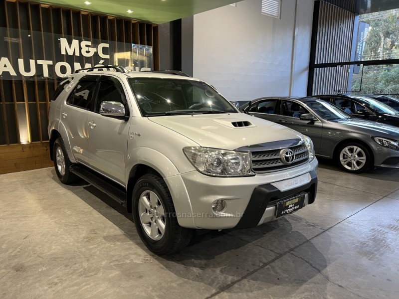HILUX SW4 3.0 SRV 4X4 7 LUGARES 16V TURBO INTERCOOLER DIESEL 4P AUTOMÁTICO - 2009 - CAXIAS DO SUL
