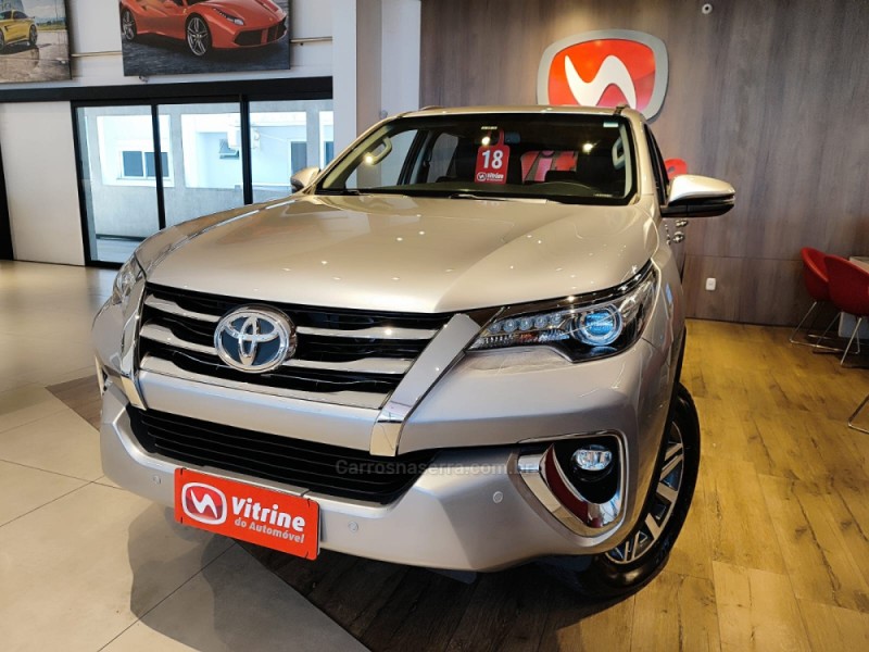 HILUX SW4 2.8 SRX 4X4 7 LUGARES 16V TURBO INTERCOOLER DIESEL 4P AUTOMÁTICO - 2018 - ERECHIM