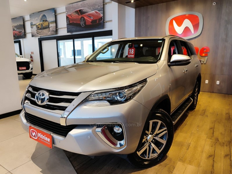 HILUX SW4 2.8 SRX 4X4 7 LUGARES 16V TURBO INTERCOOLER DIESEL 4P AUTOMÁTICO - 2018 - ERECHIM