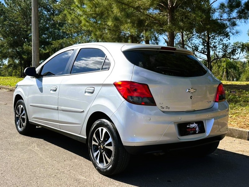 ONIX 1.4 MPFI LTZ 8V FLEX 4P MANUAL - 2014 - SãO SEBASTIãO DO CAí