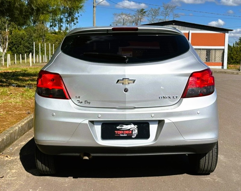 ONIX 1.4 MPFI LTZ 8V FLEX 4P MANUAL - 2014 - SãO SEBASTIãO DO CAí