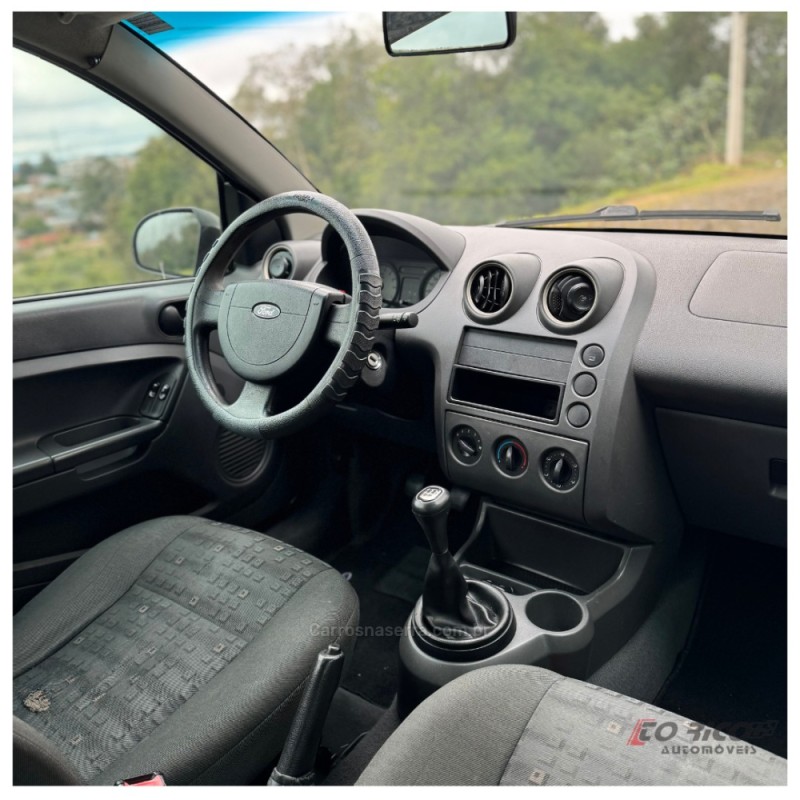 FIESTA 1.0 MPI PERSONNALITÉ 8V GASOLINA 4P MANUAL - 2003 - CAMPO BOM