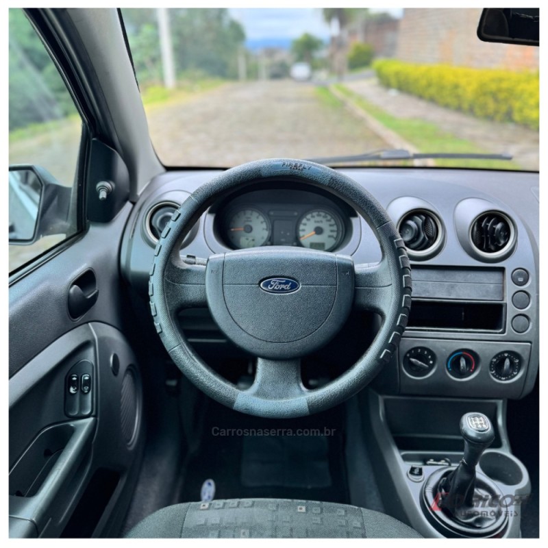 FIESTA 1.0 MPI PERSONNALITÉ 8V GASOLINA 4P MANUAL - 2003 - CAMPO BOM