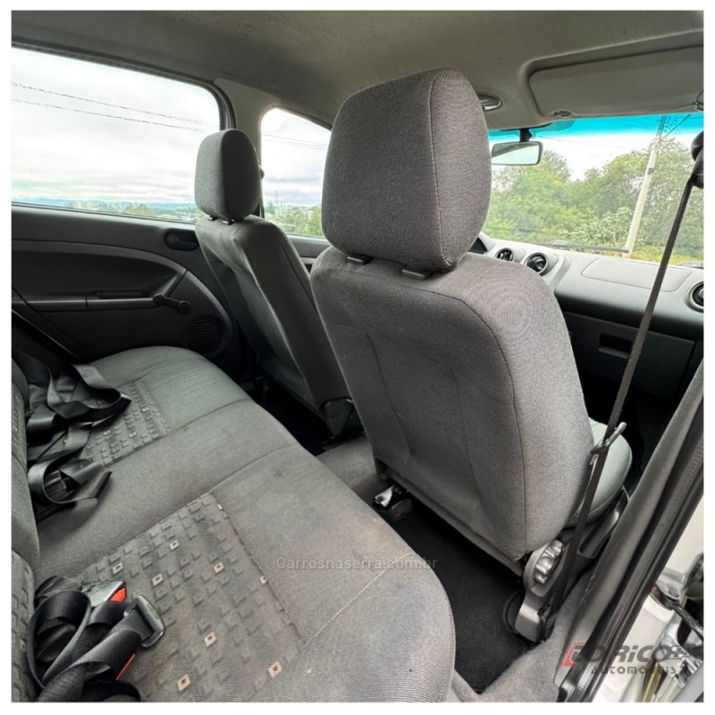 FIESTA 1.0 MPI PERSONNALITÉ 8V GASOLINA 4P MANUAL - 2003 - CAMPO BOM