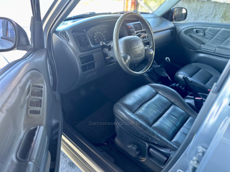 TRACKER 2.0 4X4 8V TURBO INTERCOOLER DIESEL 4P MANUAL - 2001 - CAXIAS DO SUL