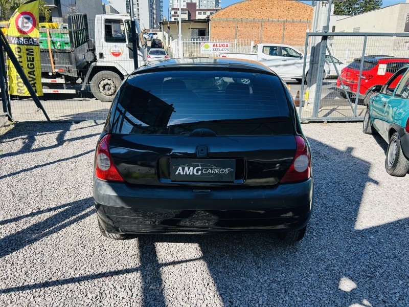 CLIO 1.0 AUTHENTIQUE 8V GASOLINA 4P MANUAL - 2004 - CAXIAS DO SUL