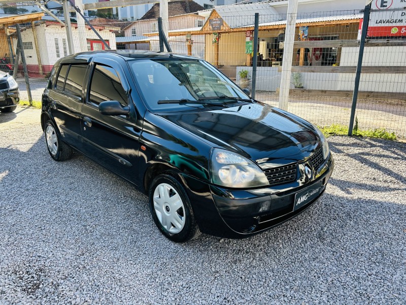 CLIO 1.0 AUTHENTIQUE 8V GASOLINA 4P MANUAL - 2004 - CAXIAS DO SUL