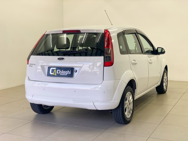 FIESTA 1.0 ROCAM SE 8V FLEX 4P MANUAL - 2014 - CARLOS BARBOSA