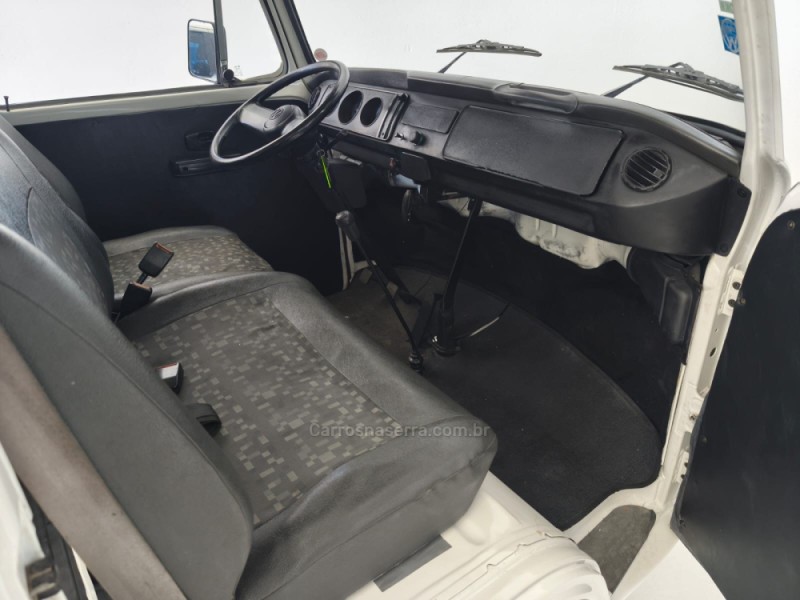 KOMBI 1.6 MI STD LOTAÇÃO 8V GASOLINA 3P MANUAL - 1999 - CAXIAS DO SUL