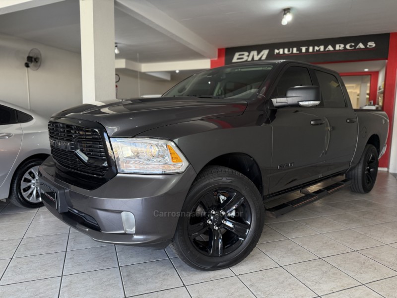 CLASSIC 5.7 V8 GASOLINA LARAMIE NIGHT EDITION CD 4X4 AUTOMÁTICO - 2023 - GUAPORé
