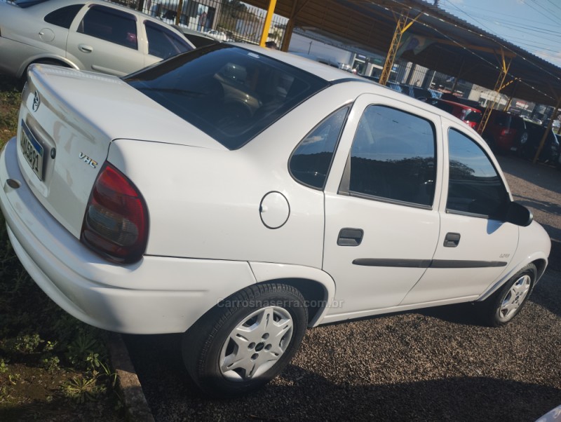 CLASSIC 1.6 MPFI LIFE 8V GASOLINA 4P MANUAL - 2005 - SAPIRANGA