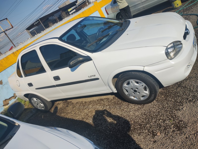 CLASSIC 1.6 MPFI LIFE 8V GASOLINA 4P MANUAL - 2005 - SAPIRANGA