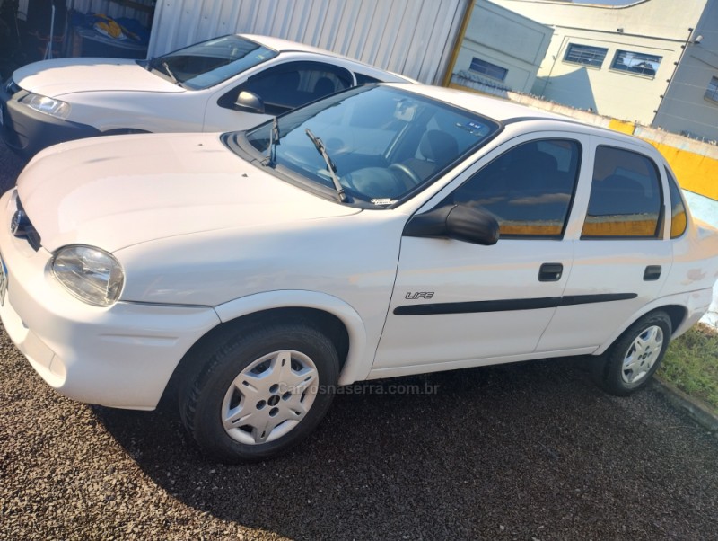 CLASSIC 1.6 MPFI LIFE 8V GASOLINA 4P MANUAL - 2005 - SAPIRANGA