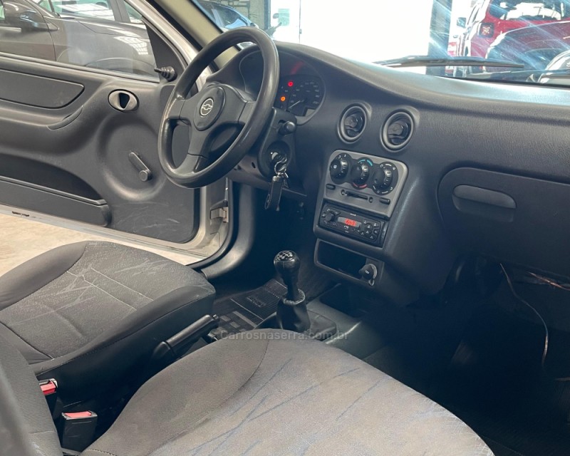 CELTA 1.4 MPFI SPIRIT 8V GASOLINA 2P MANUAL - 2005 - VACARIA