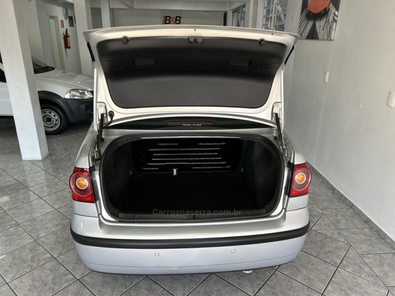 POLO 1.6 MI COMFORTLINE 8V FLEX 4P MANUAL - 2008 - NOVA PRATA