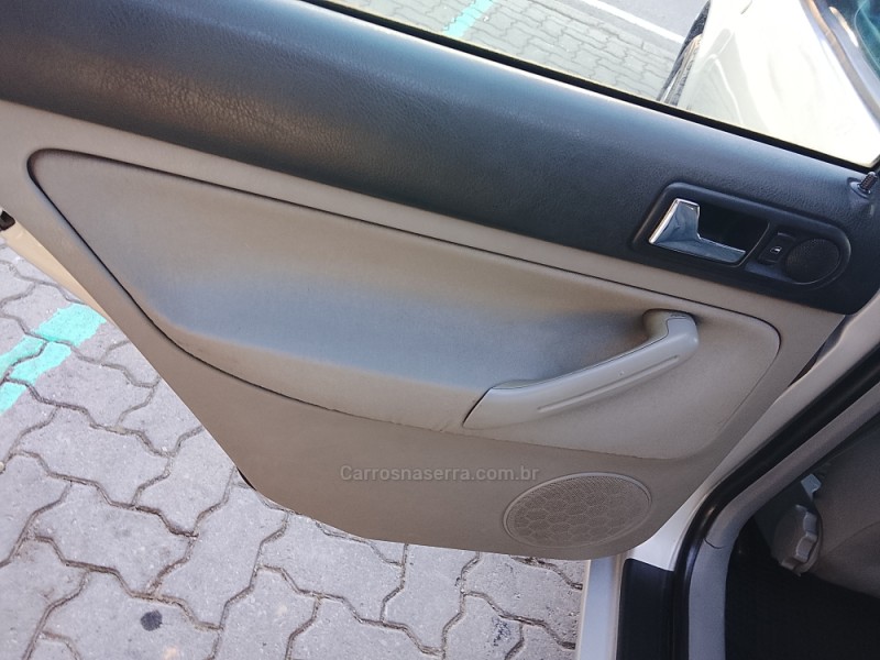 GOLF 1.6 MI BLACK & SILVER 8V GASOLINA 4P MANUAL - 2000 - CAXIAS DO SUL