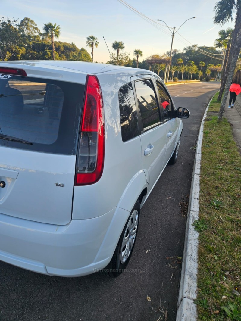 FIESTA 1.6 ROCAM SE PLUS 8V FLEX 4P MANUAL - 2014 - VERANóPOLIS