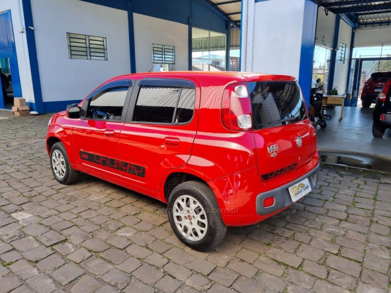 UNO 1.0 EVO VIVACE 8V FLEX 4P MANUAL - 2014 - VACARIA