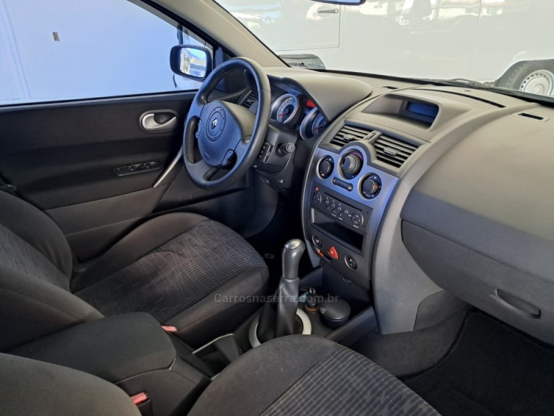 MÉGANE 1.6 DYNAMIQUE GRAND TOUR 16V FLEX 4P MANUAL - 2010 - NOVA PETRóPOLIS