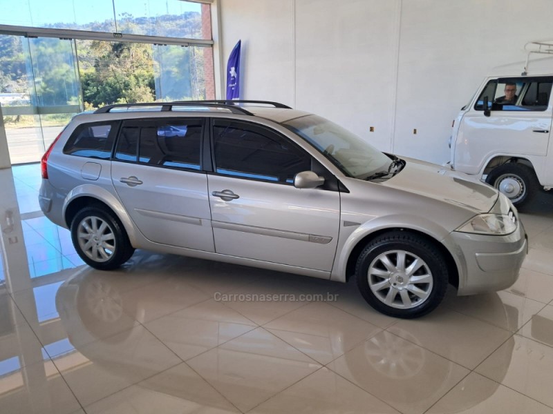MÉGANE 1.6 DYNAMIQUE GRAND TOUR 16V FLEX 4P MANUAL - 2010 - NOVA PETRóPOLIS