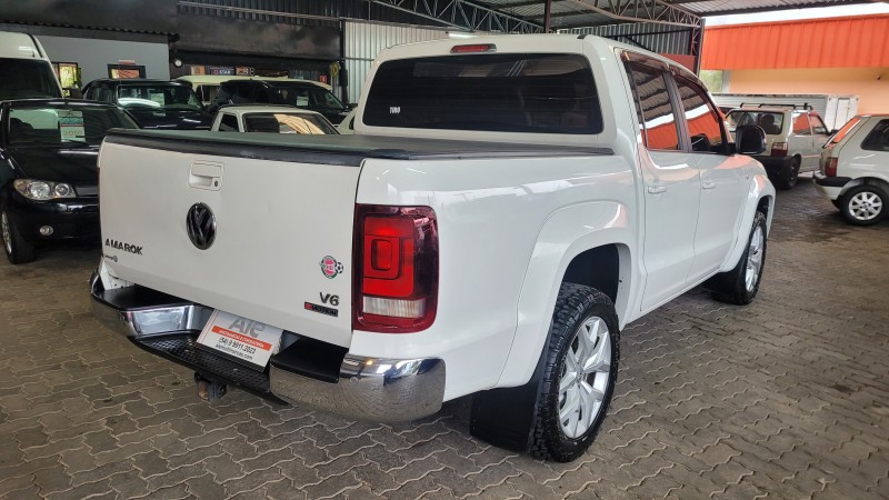 AMAROK 3.0 V6 TDI HIGHLINE CD DIESEL 4MOTION AUTOMÁTICO - 2019 - GARIBALDI
