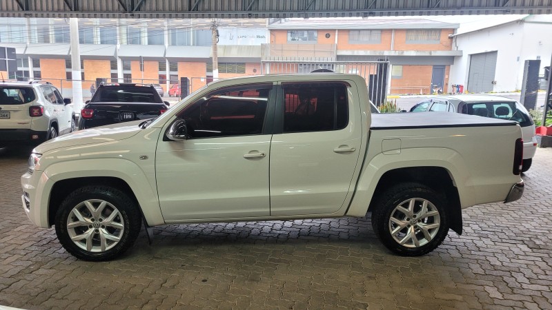 AMAROK 3.0 V6 TDI HIGHLINE CD DIESEL 4MOTION AUTOMÁTICO - 2019 - GARIBALDI