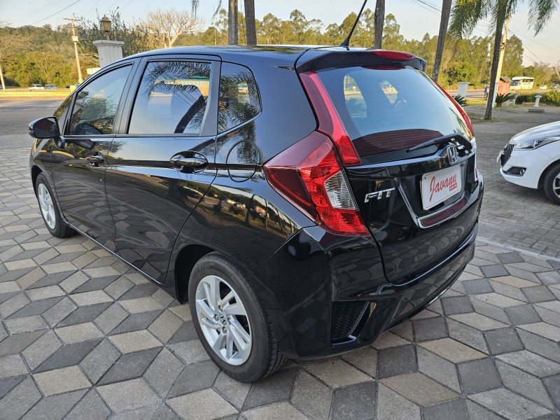 FIT 1.5 LX 16V FLEX 4P MANUAL - 2017 - BOM PRINCíPIO