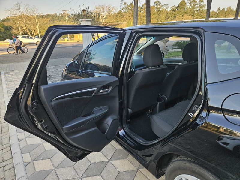 FIT 1.5 LX 16V FLEX 4P MANUAL - 2017 - BOM PRINCíPIO