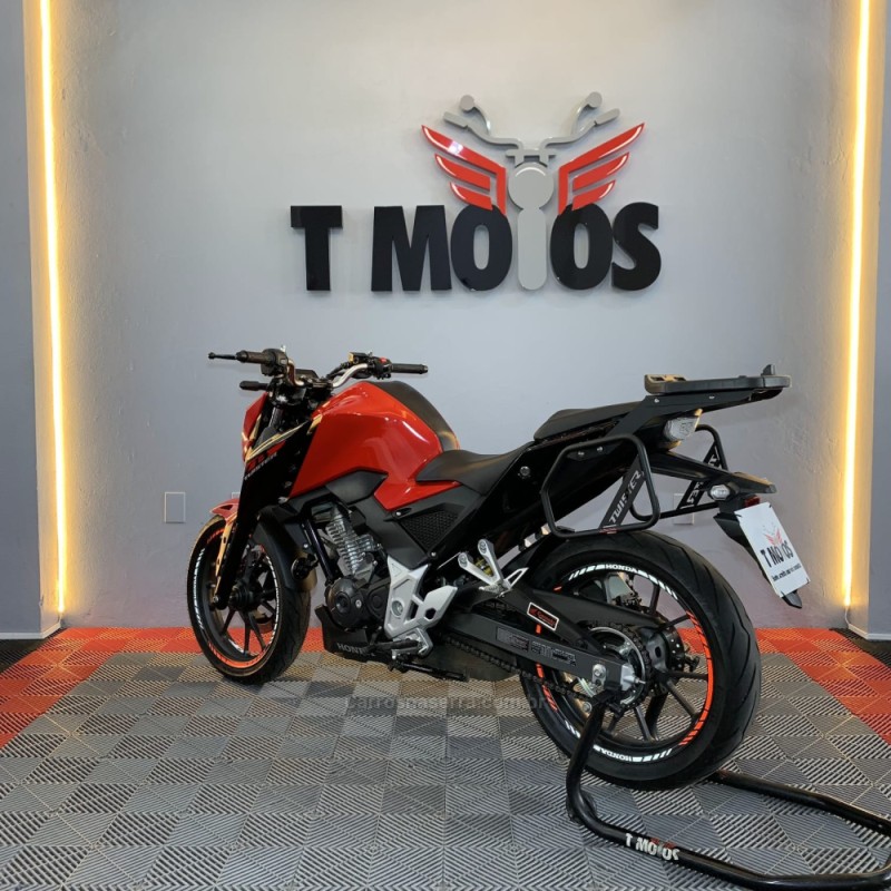 CB 300F TWISTER CBS - 2024 - PORTãO
