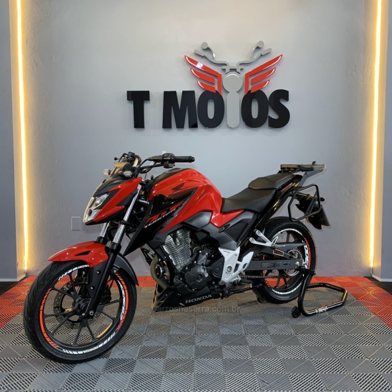 CB 300F TWISTER CBS - 2024 - PORTãO