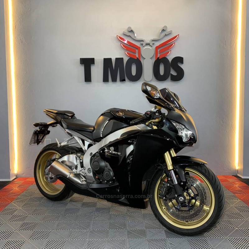CBR 1000RR FIREBLADE - 2010 - PORTãO