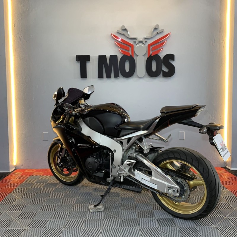 CBR 1000RR FIREBLADE - 2010 - PORTãO
